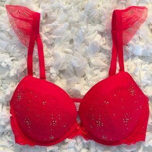 Vibrant Scarlet Lace Bra with Delicate Embellishments
